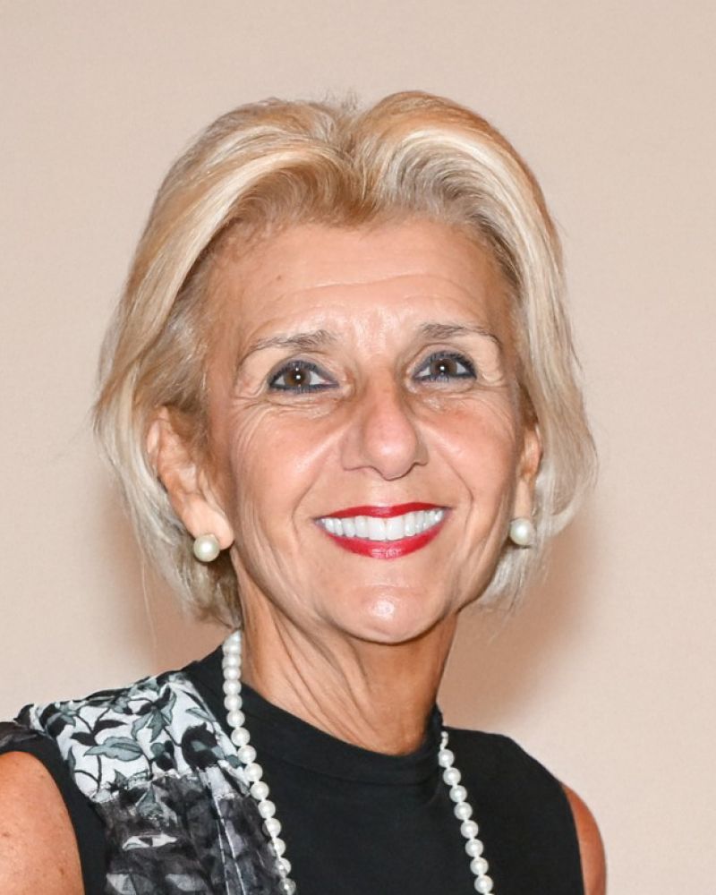 CEO -Julia Dumanian - Headshot